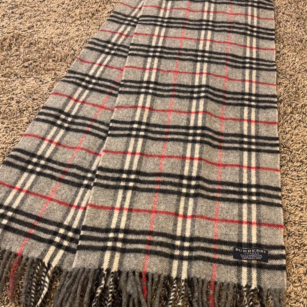 Burberry Classic Gray and Red Check Scarf